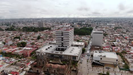 Bundespalast,-Regierungsbüro-In-Der-Nähe-Des-Heiligtums-Der-Jungfrau-Von-Guadalupe-In-Guadalajara,-Jalisco,-Mexiko