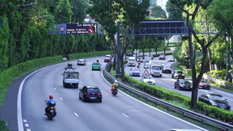 Afternoon-peak-hour-traffic-at-the-CTE-near-Jalan-Bahagia-exit