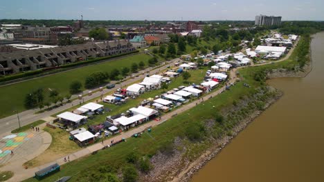 Vista-Aérea-De-Memphis-En-Mayo-Festival-De-Barbacoa-En-El-Centro-De-Memphis,-Tennesse