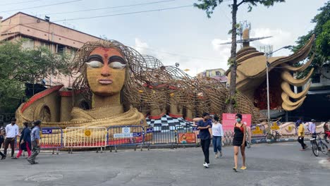 Zeitraffer-Hyperlapse-Der-Gut-Dekorierten-Außenansicht-Eines-Durga-Puja-Pandals-In-Kalkutta