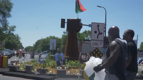 George-Floyd-Memorial-Square-Freiwillige,-Die-Arbeiten,-Besetzen-Den-Freistaat-Black-Lives-Matter-Minneapolis-Minnesota-Zeitlupe