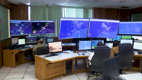 Dentro-De-La-Sala-De-Control-De-La-Compañía-Petrolera-Pemex-En-El-Campo-Petrolero-Ciudad-Del-Carmen-En-El-Golfo-De-México