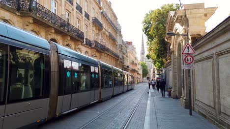 Beautiful-Morning-Scenery-on-Empty-Streets-of-Bordeaux-in-Summer