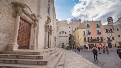 Time-lapse-of-tourists-walking-in-front-of-the-Cathedral-of-Saint-Sabino-facade,-Bari,-Italy