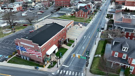 Feuerwehrhaus-Und-VFW-Gebäude-In-Einer-Kleinstadt-In-Amerika