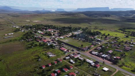 Aerial-shot-of-the-indigenous-village-of-San-Francisco-de-Yuruani-in-the-Gran-Sabana,-Venezuela