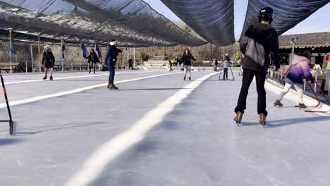 Pista-De-Patinaje-Sobre-Hielo-En-La-Montaña-De-Esquí-De-Los-Apalaches-En-Blowing-Rock-Carolina-Del-Norte,-Cerca-De-Boone-Carolina-Del-Norte,-Carolina-Del-Norte