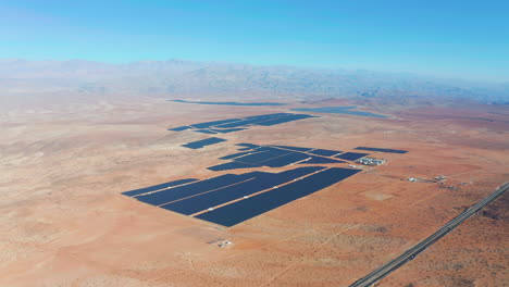 Luftaufnahme-Der-Großen-Photovoltaikanlage-El-Romero-In-Der-Atacama-Wüste