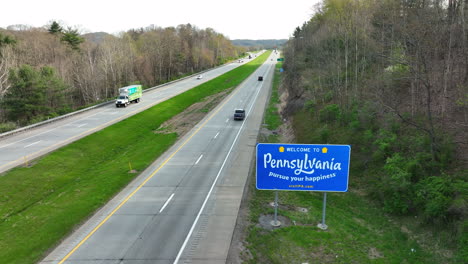 Willkommen-In-Pennsylvania,-Wenn-Fahrer-Die-Staatsgrenze-überqueren,-Geben-Sie-PA-Ein