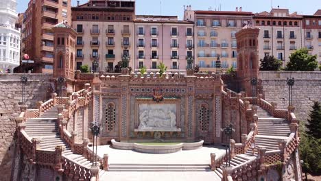 Teruel,-Aragón,-España---Vista-Aérea-De-La-Escalera-Y-La-Fuente-En-Estilo-Arquitectónico-Mudéjar