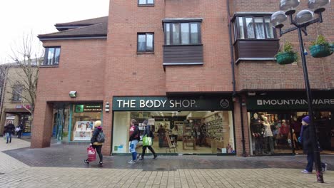 El-Taller-De-Carrocería-En-La-Concurrida-Calle-Comercial-De-St-Albans.