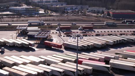 Vista-Aérea-De-La-Terminal-De-Envío-De-Contenedores-De-Vancouver-En-Canadá.