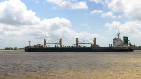 Öltanker-Mississippi-River-New-Orleans