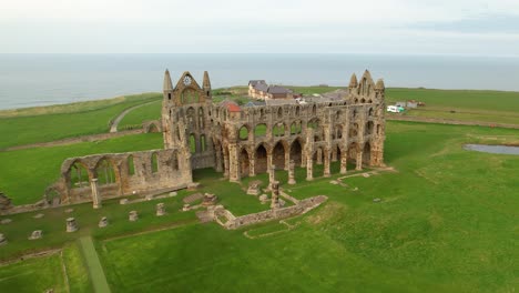 Ruin-Structure-Of-Whitby-Abbey-With-Scenic-View-Of-North-Sea-In-North-Yorkshire,-England