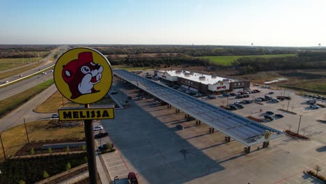 Luftaufnahmen-Der-Melissa-Buc-ees-In-Melissa,-Texas