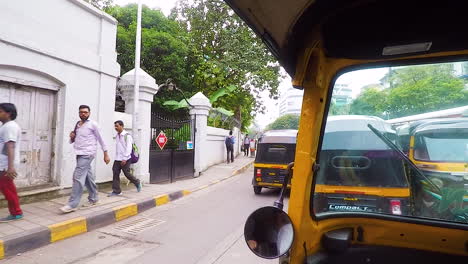 Los-Rickshaws-Cubren-Las-Calles-De-Mumbai,-Punto-De-Vista-Personal.