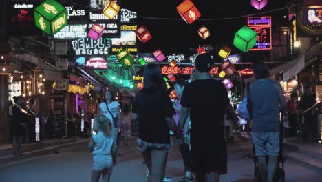 Tourists-Exploring-Pub-Street-at-Night