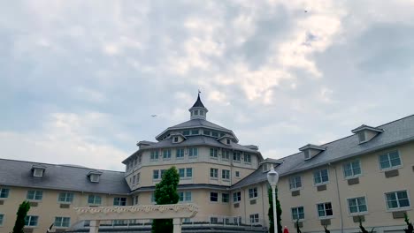 Luxurious-Hotel-Breakers-exterior-view-from-Cedar-Point-View-in-Sandusky,-Ohio,-United-States