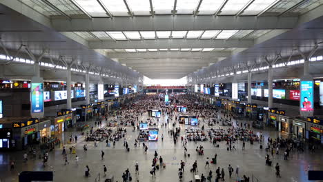 Estación-De-Tren,-Shanghai,-China,-Lapso-De-Tiempo,-Panorámica-Hacia-Abajo,-Multitud,-5-Segundos,-Hd