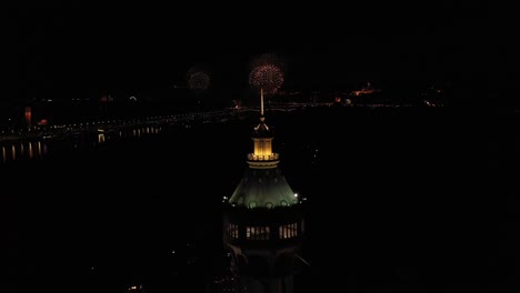 Großes-Feuerwerk-In-Budapest-Am-20.-August-Ungarischer-Nationalfeiertag