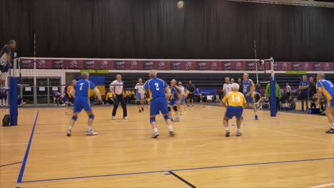 Tiro-De-Jugadores-De-Voleibol-De-Más-De-Años-Reunidos-En-El-Juego-Maestro-Mundial-En-El-Estadio-De-Confianza-De-Waitakere