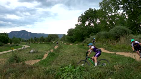 Ciclismo-De-Montaña-En-Cámara-Lenta