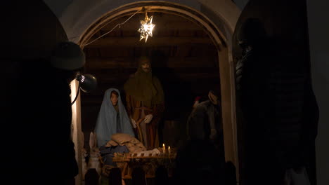 Pesebre-De-Navidad-De-Jesucristo,-María-Y-José-Y-El-Nacimiento-De-Jesucristo-En-El-Establo-Del-Granero