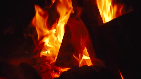 Slow-motion-clip-of-a-camp-fire-at-night