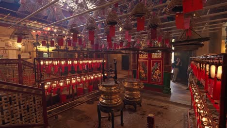 The-largest-Man-Mo-Temple-in-Hong-Kong-is-on-Hollywood-Road-on-Hong-Kong-island