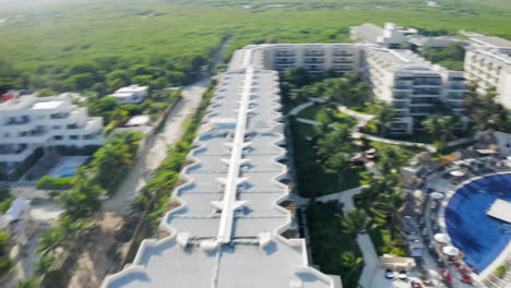 Cancun-Resort-Mit-Karibischen-Stränden-Voller-Algen-Oder-Seetang