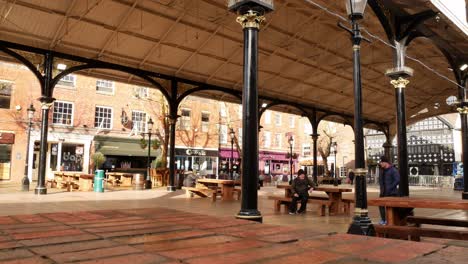 Warrington-Golden-Square-Stadtzentrum-Einzelhandel-Freizeit-Säule-Säule-Viktorianische-Unterkunft