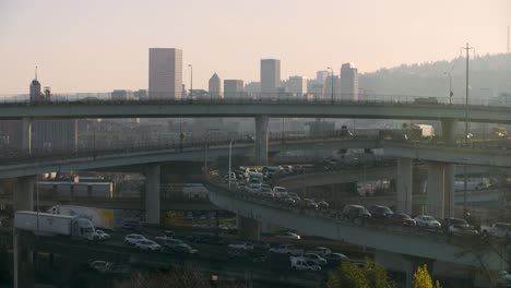 Time-lapse-of-traffic-slowly-leaving-Portland,-Oregon-on-Interstate-freeways