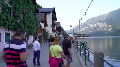 Hallstatt-Austria,-circa-:-Hallstatt-village-on-Hallstatter-lake-in-Austrian-Alps,-Austria