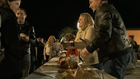 Reunión-Nocturna-De-Personas-Para-Celebrar-La-Tradición-Portuguesa,-Porto-Santo