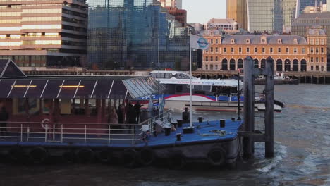 Bankside-Pier-Bootshaltestelle-Für-Transport-Nach-London-über-Die-Themse