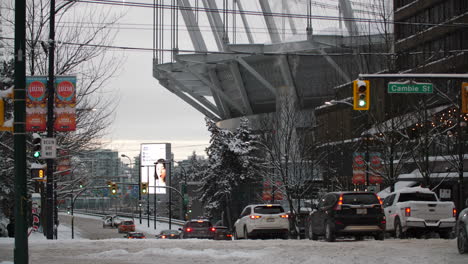 Caminos-Nevados-En-Vancouver-Con-Tráfico-Lento-Cambie-Y-Georgia