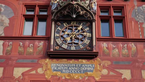 Still-shot,-Basel-town-hall-clock-in-Basel,-Switzerland