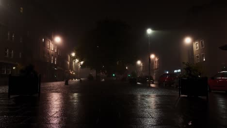 Mercado-De-Pasto-Vacío-En-Una-Tranquila-Noche-De-Niebla