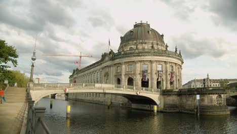 Histórico-Museo-Bode-En-La-Famosa-Isla-De-Los-Museos-En-El-Nublado-Berlín