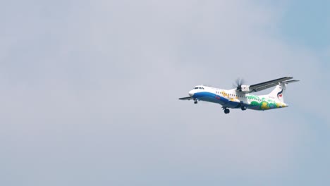 Bangkok-Airways-Atr-72-600-Hs-pzh-Acercándose-Antes-De-Aterrizar-En-El-Aeropuerto-De-Suvarnabhumi-En-Bangkok,-Tailandia