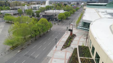 Imágenes-Aéreas-Históricas-Del-Centro-De-Convenciones-De-Oregon-Con-Calles-Vacías-Debido-A-La-Pandemia-Del-Covid-19