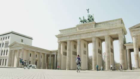 Brandenburger-Tor-Berlins-Beliebtester-Sehenswürdigkeitsort,-Zeitlupe