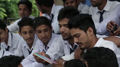 Uttarakhand-Indische-Studenten-In-Ihren-Schulen