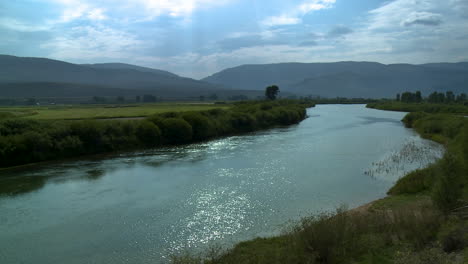 El-Río-Azul-Es-Un-Afluente-Del-Río-Colorado,-De-Aproximadamente-65-Millas-De-Largo,-En-Los-Estados-Unidos.