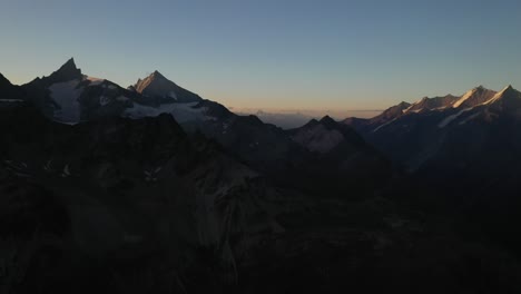 Slow-drone-shot-over-the-peaks-and-valley-of-the-massive-mountains-in-Matterhorn,-Switzerland