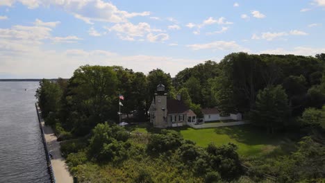 White-River-Lighthouse-in-Michigan-drone-fly-into-view