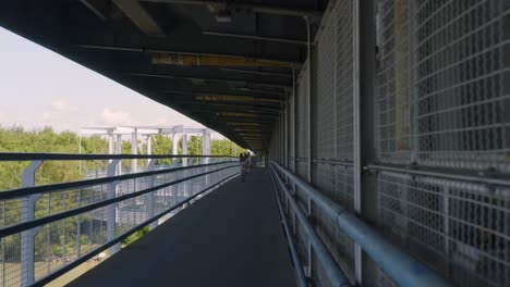 Radfahren-Weit-über-Der-Donau-In-Wien-An-Einem-Heißen-Sommertag