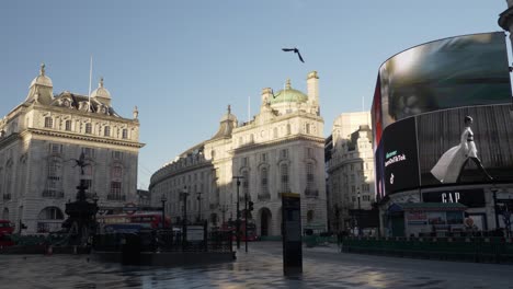 Morgenblick-Auf-Den-Piccadilly-Circus-Während-Der-Sperrung-In-London