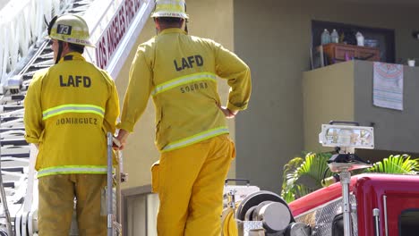 Bomberos-De-Lafd-Trabajando-Muy-Duro