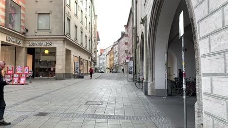 Marienplatz,-En-Munich,-Alemania,-Es-Una-De-Las-Plazas-Céntricas-Más-Famosas-De-Europa